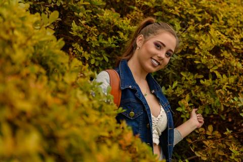 Ensaio 15 anos realizado no Museu Ferroviário em Vila Velha numa atmosfera bem descontraída. Safira é uma adolescente que esbanja simpatia e muito charme.'