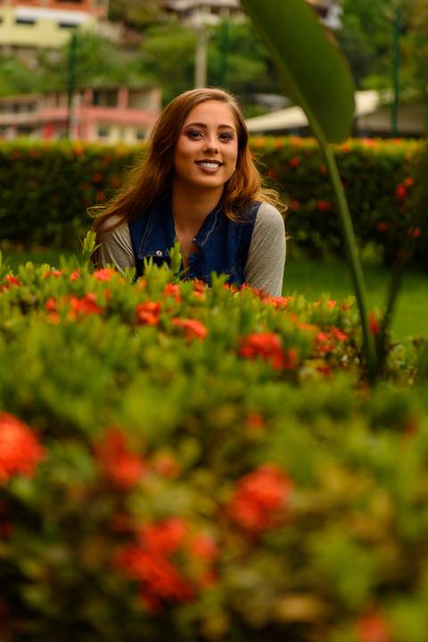 Ensaio 15 anos realizado no Museu Ferroviário em Vila Velha numa atmosfera bem descontraída. Safira é uma adolescente que esbanja simpatia e muito charme.'