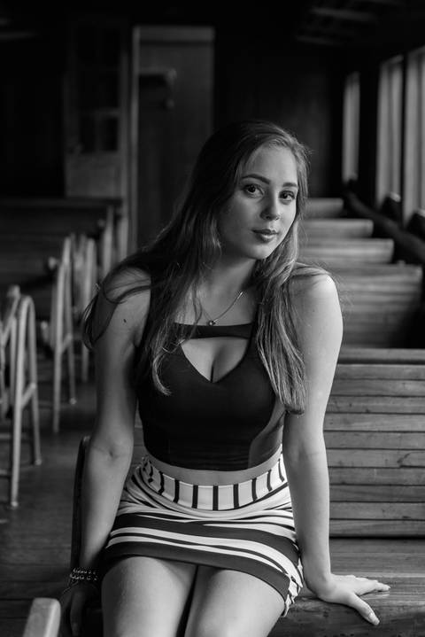 Ensaio 15 anos realizado no Museu Ferroviário em Vila Velha numa atmosfera bem descontraída. Safira é uma adolescente que esbanja simpatia e muito charme.'