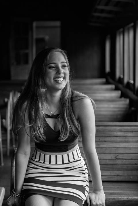 Ensaio 15 anos realizado no Museu Ferroviário em Vila Velha numa atmosfera bem descontraída. Safira é uma adolescente que esbanja simpatia e muito charme.'