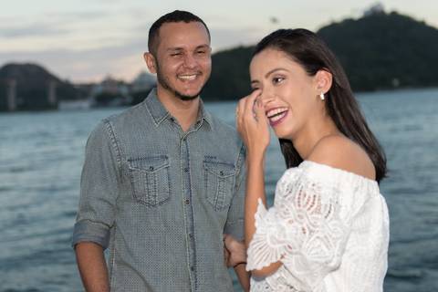 Ensaio gestante realizado na praça do Papa em Vitória, casal à espera do seu primeiro bebê. Gestante de 7 meses. Mamãe e papai coruja estão ansiosos pela chegada de sua princesa.'