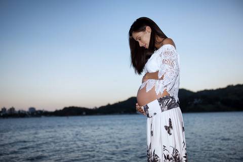 Ensaio gestante realizado na praça do Papa em Vitória, casal à espera do seu primeiro bebê. Gestante de 7 meses. Mamãe e papai coruja estão ansiosos pela chegada de sua princesa.'