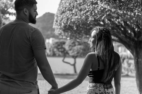 passeio de mãos dadas'