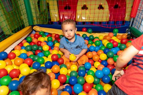 piscina de bolas gigante'