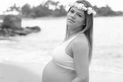 sessão de fotos gestante em praia da costa'