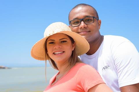 ensaio de homem e mulher grávida'