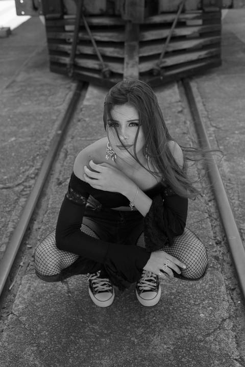 Ensaio fotográfico menina adolescente de 15 anos no Museu da Vale Ferroviário de Vila Velha. Situado às margens da baía de Vitória no bairro de Argolas, encontra-se instalado no prédio original da Estação Pedro Nolasco.'