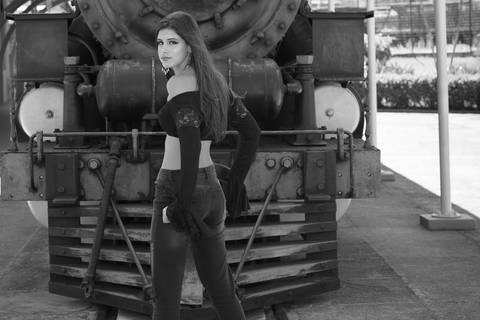 Ensaio fotográfico menina adolescente de 15 anos no Museu da Vale Ferroviário de Vila Velha. Situado às margens da baía de Vitória no bairro de Argolas, encontra-se instalado no prédio original da Estação Pedro Nolasco.'