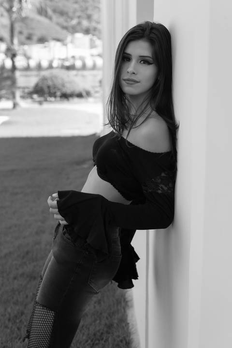 Ensaio fotográfico menina adolescente de 15 anos no Museu da Vale Ferroviário de Vila Velha. Situado às margens da baía de Vitória no bairro de Argolas, encontra-se instalado no prédio original da Estação Pedro Nolasco.'