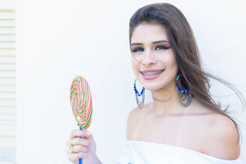 Ensaio fotográfico menina adolescente de 15 anos no Museu da Vale Ferroviário de Vila Velha. Situado às margens da baía de Vitória no bairro de Argolas, encontra-se instalado no prédio original da Estação Pedro Nolasco.'