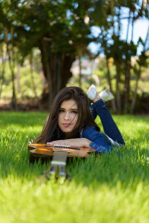 Ensaio fotográfico menina adolescente de 15 anos no Museu da Vale Ferroviário de Vila Velha. Situado às margens da baía de Vitória no bairro de Argolas, encontra-se instalado no prédio original da Estação Pedro Nolasco.'