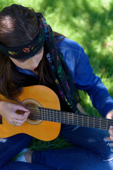 Ensaio fotográfico menina adolescente de 15 anos no Museu da Vale Ferroviário de Vila Velha. Situado às margens da baía de Vitória no bairro de Argolas, encontra-se instalado no prédio original da Estação Pedro Nolasco.'