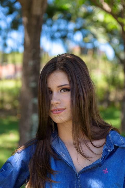 Ensaio fotográfico menina adolescente de 15 anos no Museu da Vale Ferroviário de Vila Velha. Situado às margens da baía de Vitória no bairro de Argolas, encontra-se instalado no prédio original da Estação Pedro Nolasco.'
