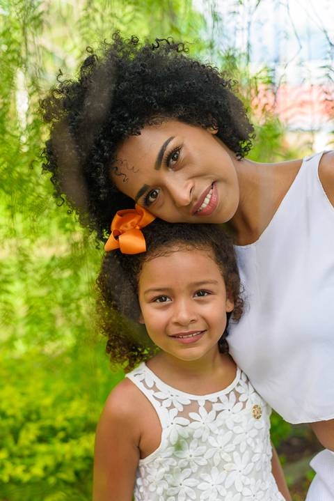 ensaio fotográfico externo de mãe e filha em comemoração ao dia das mães realizado no parque da cidade localizado entre os bairros parque residencial laranjeiras e valparaíso na serra'