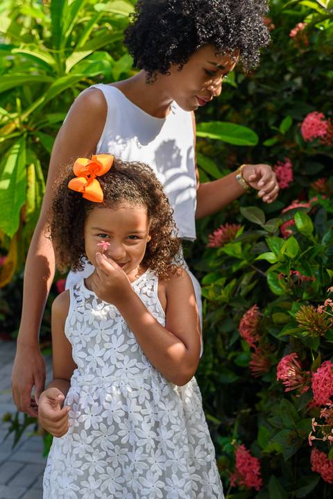 ensaio fotográfico externo de mãe e filha em comemoração ao dia das mães realizado no parque da cidade localizado entre os bairros parque residencial laranjeiras e valparaíso na serra'