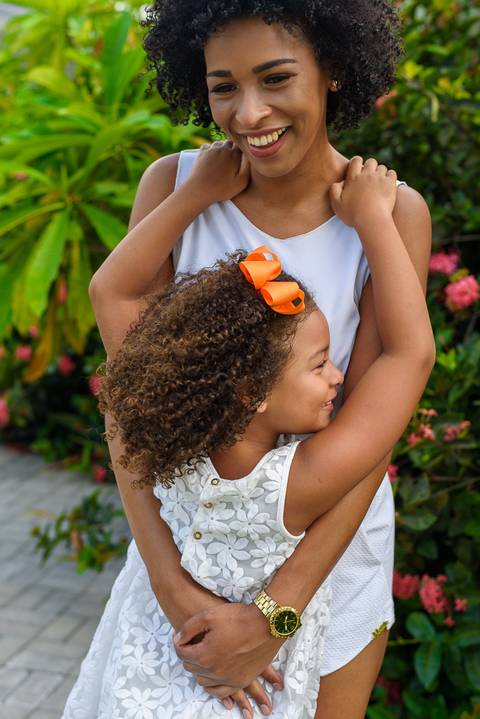 ensaio fotográfico externo de mãe e filha em comemoração ao dia das mães realizado no parque da cidade localizado entre os bairros parque residencial laranjeiras e valparaíso na serra'