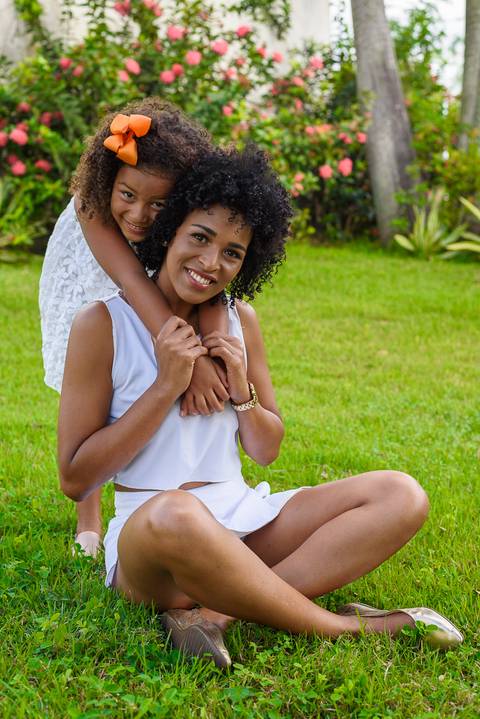 ensaio fotográfico externo de mãe e filha em comemoração ao dia das mães realizado no parque da cidade localizado entre os bairros parque residencial laranjeiras e valparaíso na serra'