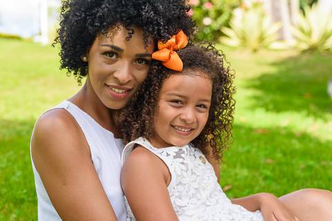 ensaio fotográfico externo de mãe e filha em comemoração ao dia das mães realizado no parque da cidade localizado entre os bairros parque residencial laranjeiras e valparaíso na serra'