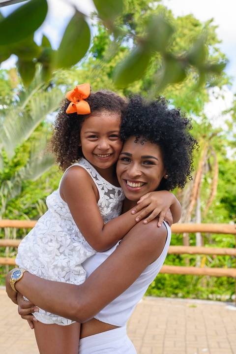 ensaio fotográfico externo de mãe e filha em comemoração ao dia das mães realizado no parque da cidade localizado entre os bairros parque residencial laranjeiras e valparaíso na serra'