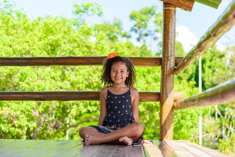 ensaio fotográfico externo de mãe e filha em comemoração ao dia das mães realizado no parque da cidade localizado entre os bairros parque residencial laranjeiras e valparaíso na serra'