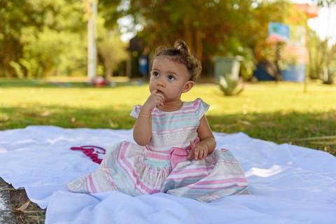 ensaio fotográfico externo infantil de 1 ano menina realizado no parque da cidade serra'
