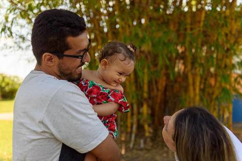 ensaio fotográfico externo infantil de 1 ano menina realizado no parque da cidade serra'