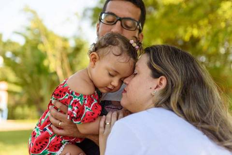 ensaio fotográfico externo infantil de 1 ano menina realizado no parque da cidade serra'