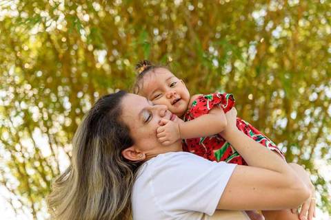 ensaio fotográfico externo infantil de 1 ano menina realizado no parque da cidade serra'