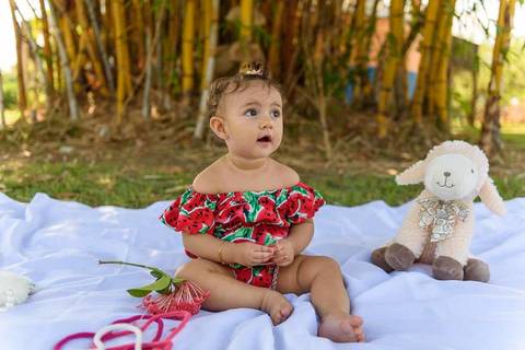 ensaio fotográfico externo infantil de 1 ano menina realizado no parque da cidade serra'