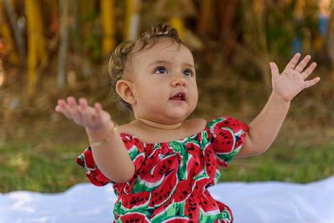 ensaio fotográfico externo infantil de 1 ano menina realizado no parque da cidade serra'