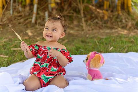 ensaio fotográfico externo infantil de 1 ano menina realizado no parque da cidade serra'