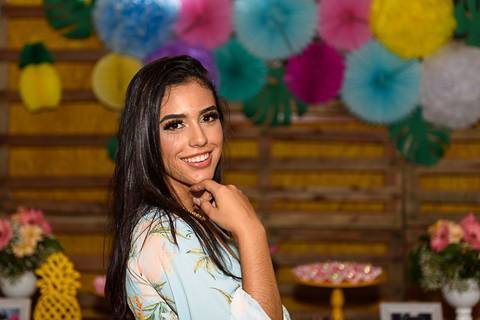 menina 15 anos sorrindo'