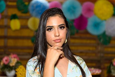 posando como modelo'