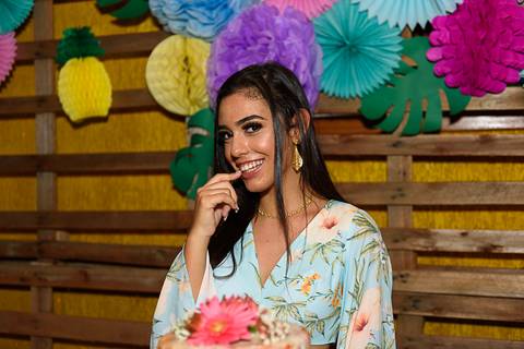 debutante feliz na festa'