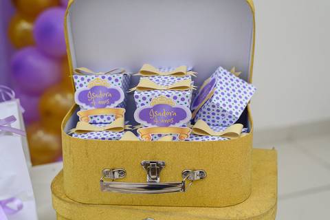 caixa de personalizados com tema princesinha sofia'