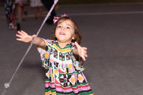 Brincando na quadra durante a festa'