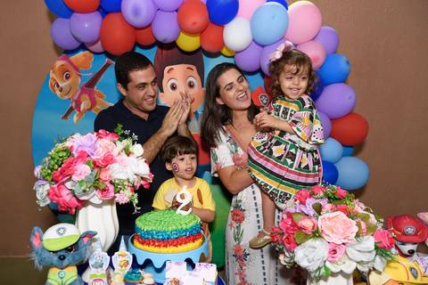 Bolo personalizado com as cores do tema patrulha canina'