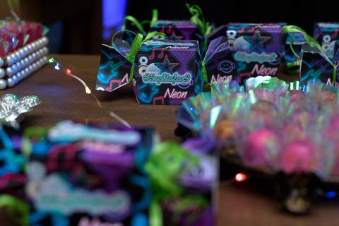 Personalizados para tema de festa neon'