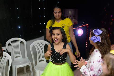 Curtindo a festa com recreação'