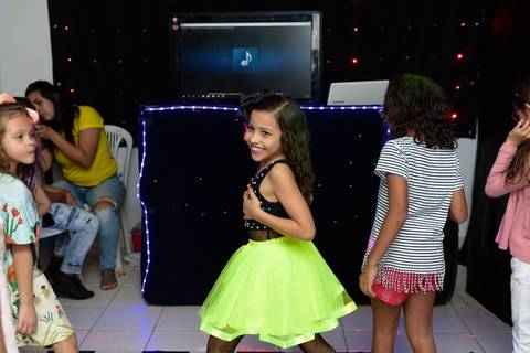 Dançando com as amigas'