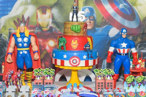 Um bolo incrível para uma festa incrível!'