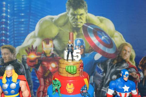 Bolo falso é perfeito por não sujar a mesa'