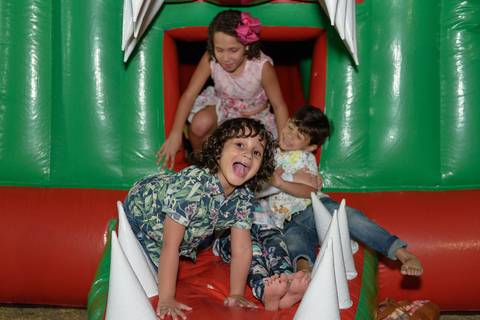 brinquedos infláveis para alugar garante a diversão'