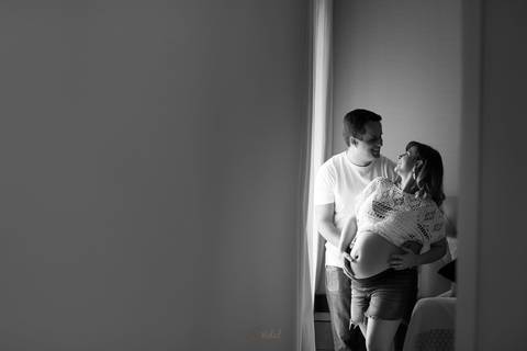 Registro em Preto e branco do ensaio de Gestante de Crislaine e Leandro pela fotografo Adriana Mesquita, Fotografia de Familia'