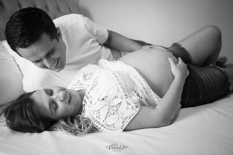Registro em Preto e branco do ensaio de Gestante de Crislaine e Leandro pela fotografo Adriana Mesquita, Fotografia de Familia'