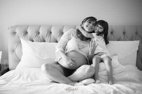 Registro em Preto e branco do ensaio de Gestante de Crislaine e Leandro pela fotografo Adriana Mesquita, Fotografia de Familia'