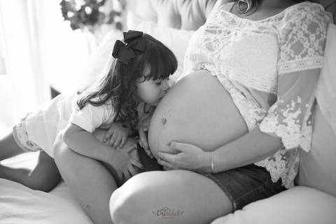 Registro em Preto e branco do ensaio de Gestante de Crislaine e Leandro pela fotografo Adriana Mesquita, Fotografia de Familia'