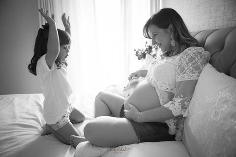 Registro em Preto e branco do ensaio de Gestante de Crislaine e Leandro pela fotografo Adriana Mesquita, Fotografia de Familia'