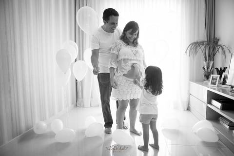 Registro em Preto e branco do ensaio de Gestante de Crislaine e Leandro pela fotografo Adriana Mesquita, Fotografia de Familia'