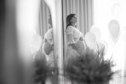 Registro em Preto e branco do ensaio de Gestante de Crislaine e Leandro pela fotografo Adriana Mesquita, Fotografia de Familia'